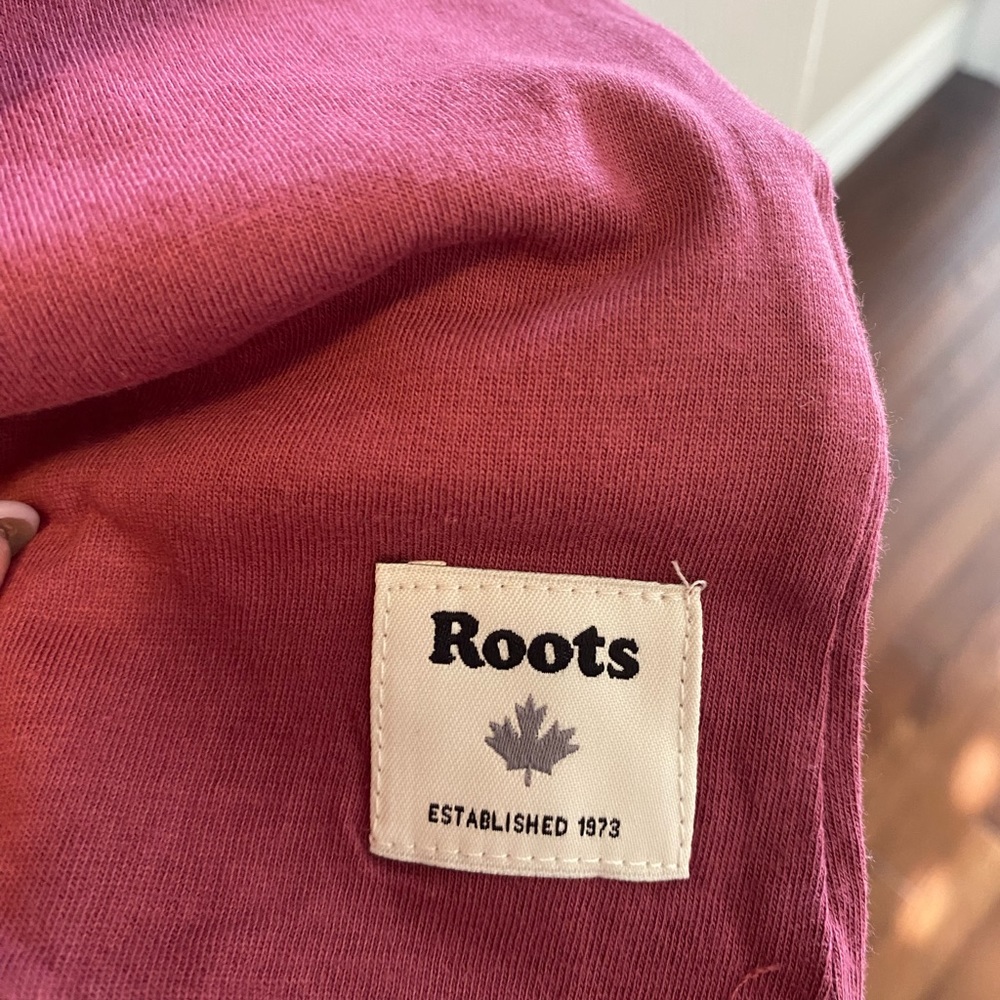 NWT 🏷️ Roots t-shirt - Picture 3 of 5
